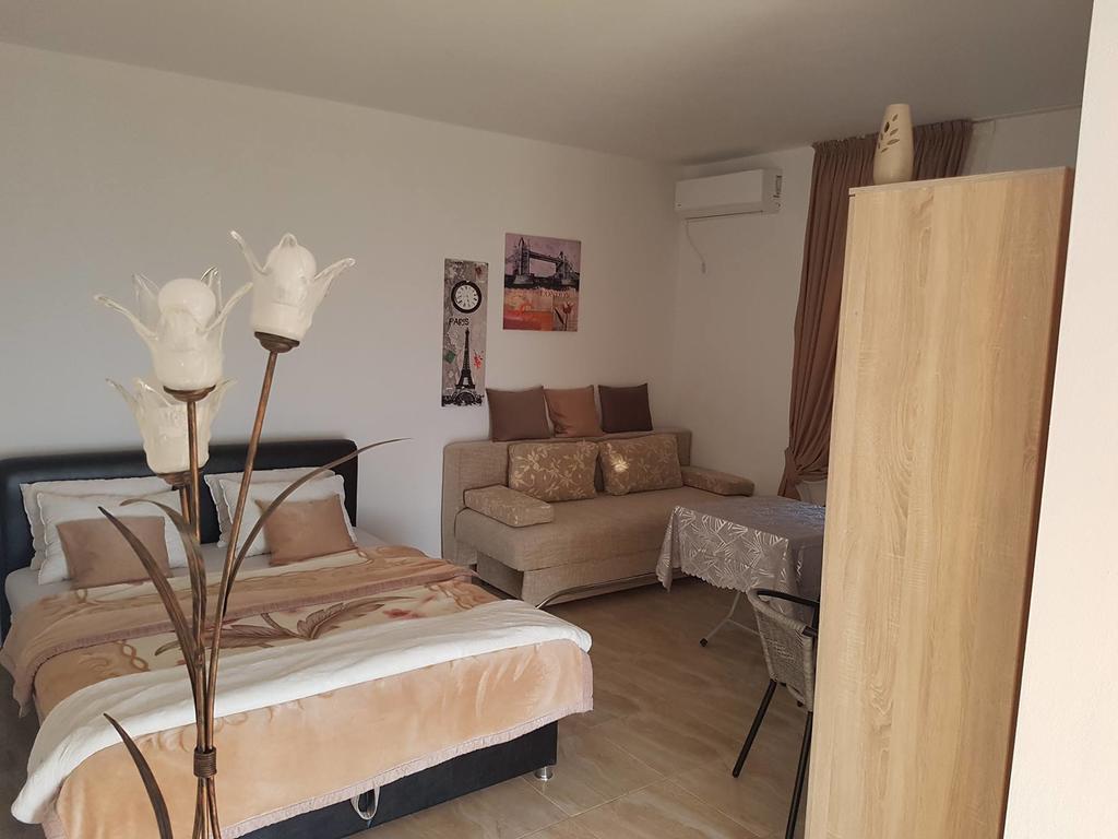 Apartments Stuart Утєха Екстер'єр фото