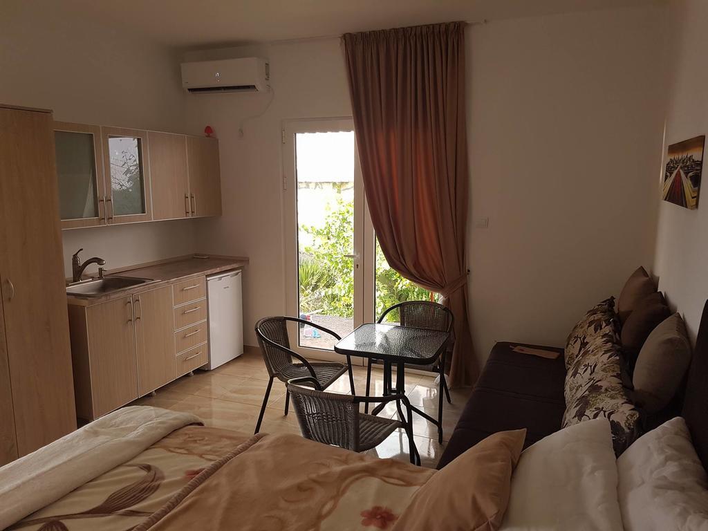 Apartments Stuart Утєха Екстер'єр фото