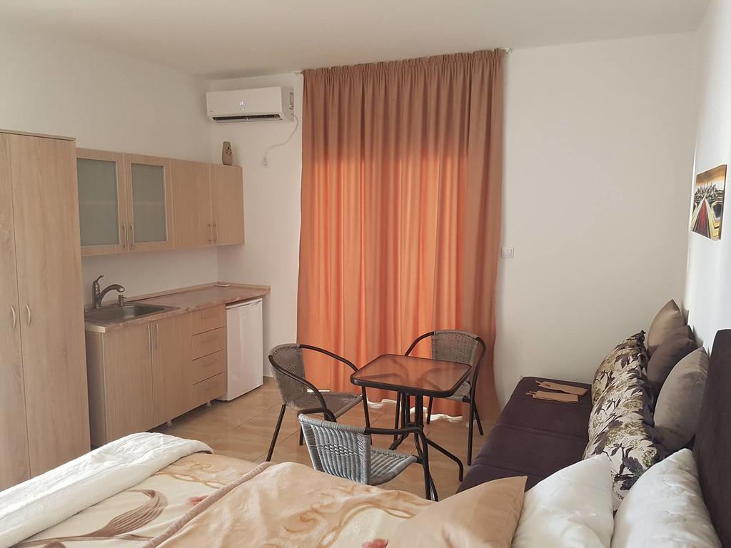 Apartments Stuart Утєха Екстер'єр фото